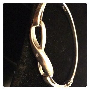 Sterling bangle with diamond